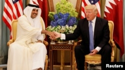 Șeicul saudit Tamim Bin Hamad Al-Thani la întîlnirea cu președintele Donald Trump la Riad