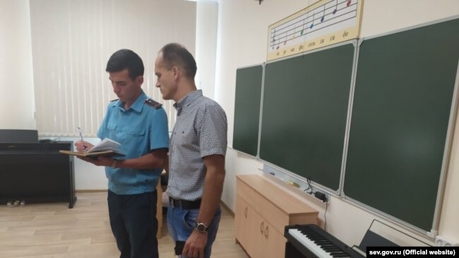 Проверка в школе Севастополя к началу учебного года, август 2020 года