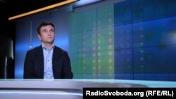 У відповідь на питання ведучого, чому Україна підписала Мінські угоди, Клімкін сказав: «Безпека»