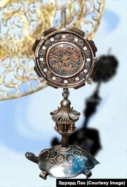 Часы настольные Kymgansan (позолота, расписная латунь, стекло, эмаль, 140 см, подарок послу Южной Кореи в Москве, 1991)