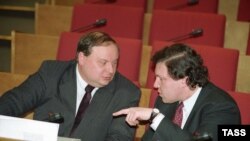 Егор Гайдар и Григорий Явлинский, 1994