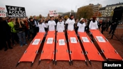 اعتراض‌ اعضای «پزشکان بدون مرز» به حمله هوایی به بیمارستان‌های پزشکان بدون مرز از جمله در قندوز در ژنو