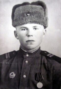 Aleksandar Kolotuškin kao mladi vojnik 1945. godine