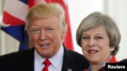 سخنگوی ترزا می، نخست‌وزیر بریتانیا، (سمت راست تصویر) گفته است او و دونالد ترامپ (سمت چپ تصویر) در تماسی تلفنی ابراز امیدواری کرده‌اند که در روند پیدا کردن راه‌حلی سیاسی برای سوریه پیشرفت‌هایی حاصل شود