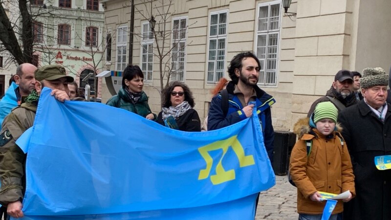 Во Львове подняли крымскотатарский флаг (+фото)