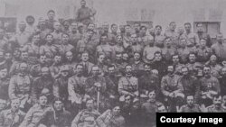 Militari moldoveni și români după Unire (Foto: Vol. I. Țurcanu, M. Papuc, Basarabia în actul Marii Uniri de la 1918)