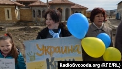 Акція кримськотатарських жінок у Строганівці, Крим, 06 березня 2014 р.