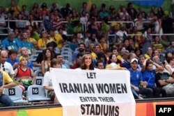 با خواست ورود زنان به استادیوم‌ها در حاشیه بازی ایران و روسیه در المپیک ریو