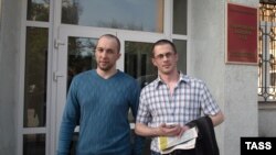 Вадим Ковтун и Алексей Никитин (слева) после освобождения из-под стражи (архивное фото)