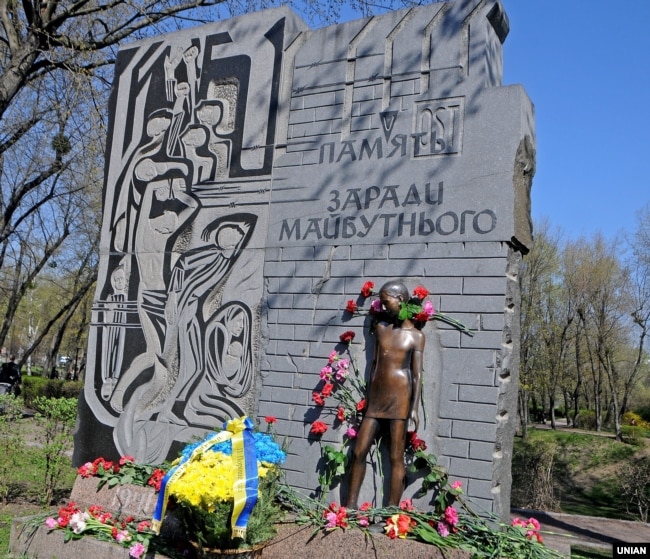 Монумент «Пам’ять заради майбутнього» у Національному історико-меморіальному заповіднику «Бабин Яр». Київ, 11 квітня 2017 року