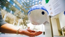 EU česta meta tvrdnji negativne prkremljske propagande, navode u timu EUvsDisinfo. Na slici, dezinfekcija u zgradi Evropskog parlamenta u Briselu.