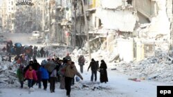 Жители Алеппо покидают районы города, где идут бои