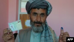 Voters in Afghanistan's presidential election had their fingers marked with indelible ink to prevent them from casting a ballot more than once. (file photo)