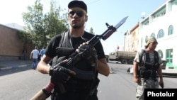 ՊՊԾ գնդի տարածքը գրաված զինված խմբի անդամներից երկուսը, Երևան, 23-ը հուլիսի, 2016թ․
