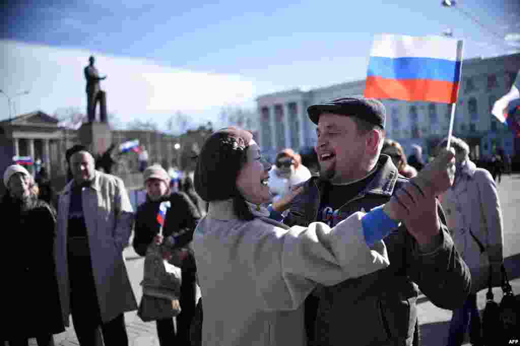 A man holds a Crimean flag outside the parliament building in central Simferopol on March 17 after the region declared independence from Ukraine following a referendum on March 16. (AFP/Dimitar Dilkoff)