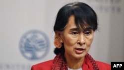 Burmese democracy campaigner Aung San Suu Kyi (file photo)