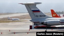 Aeroplanët rusë pas arritjes në Venezuelë