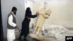 مسلحو تنظيم "داعش" يدمرون تماثيل آثارية في نينوى