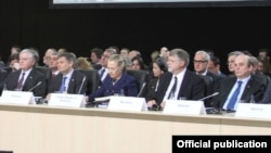 Ireland - Armenian Foreign Minister Edward Nalbandian (L), U.S. Secretary of State Hillary Clinton and other top diplomats attend an OSCE ministerial meeting in Dublin, 6Dec2012.