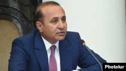 Armenia - Prime Minister Hovik Abrahamian speaks at a cabinet meeting, Yerevan, 31Aug2015.