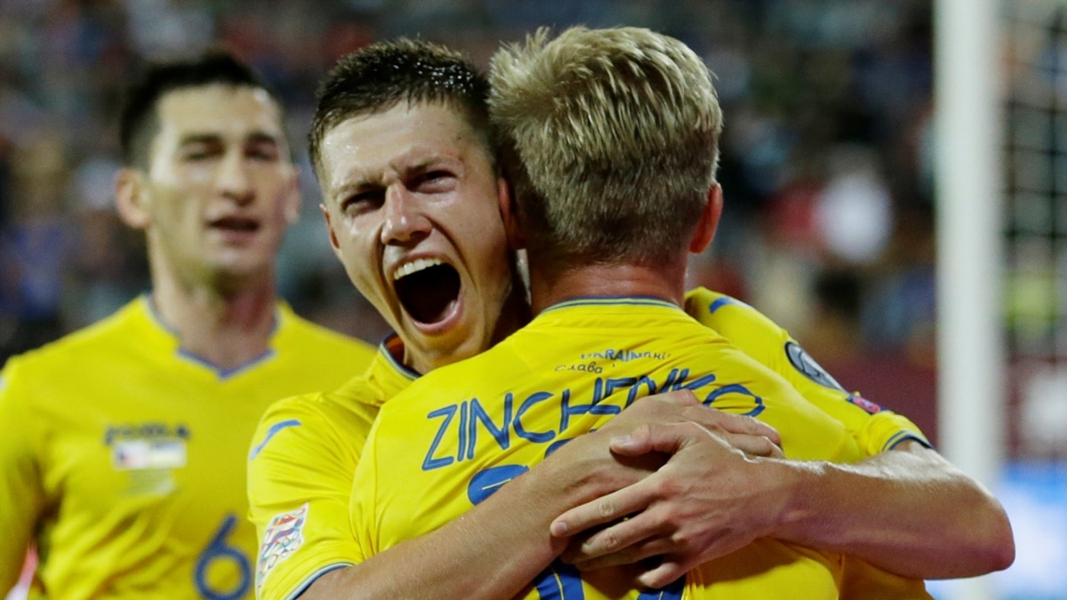 Гасло «Слава Україні!» на формі футбольної збірної: хто хоче його ...