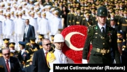 Президент Турции Реджеп Тайип Эрдоган во время праздничной церемонии по случаю Дня Победы, Анкара, 30 августа 2019 г.