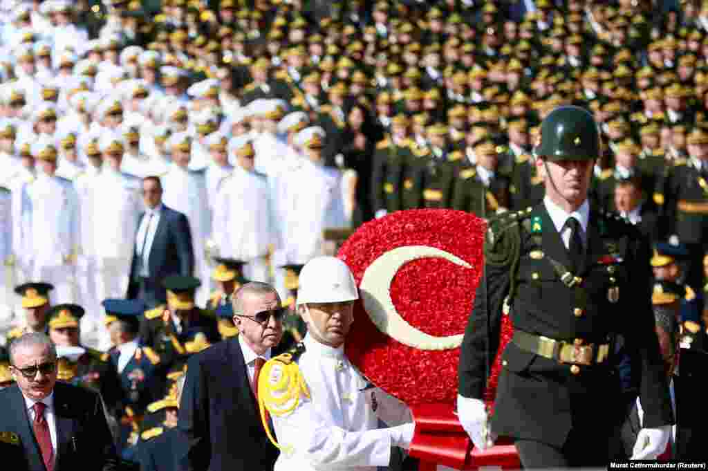 ТУРЦИЈА - Неприфатливо е државите кои имаат нуклеарно оружје да ѝ забранат на Турција да се снабди со такво вооружување, изјави турскиот претседател Реџеп Таип Ердоган, без да открие дали Турција планира да набави нуклеарно оружје.