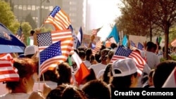 Иммигранты поддерживали законопроект в ходе демонстраций в крупнейших мегополисах страны