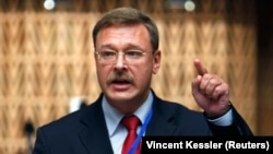 претседателот на Комитетот за надворешни работи на Горниот дом на рускиот парламент Константин Косачев