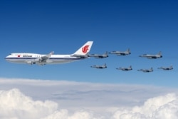 A Boeing 747 carrying Chinese President Xi Jinping tailed by a swarm of fighter jets over Pakistan in 2015.