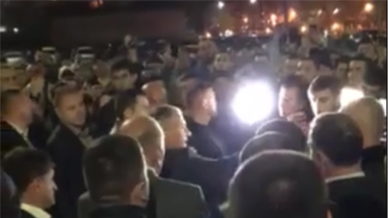 Глава Северной Осетии вышел к митингующим против завода «Электроцинк»