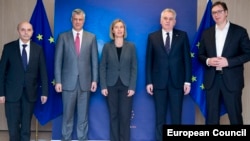 Kosovski premijer Isa Mustafa, predsjednik Kosova Hašim Tači, visoka predstavnica EU Federica Mogherini, predsjednik Srbije Tomislav Nikolić i srpski premijer Aleksandar Vučić, Brisel, 24. januar 2017.