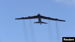 یک بمب‌افکن بی-۵۲ در ژوئن ۲۰۱۶