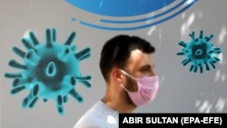 Međutim, maske će i dalje morati da nose nevakcinisani pacijenti, kao i osoblje u medicinskim ustanovama, Jerusalem