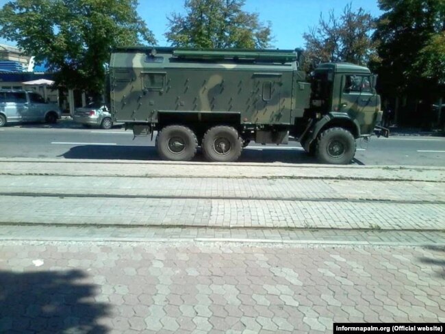 An RB-341B Leyer-3 cellular-communications jamming system in Donetsk in 2015