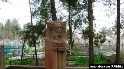 Кеңседе тесік арқылы жыныстық қатынас