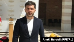 ირაკლი ხმალაძე იუსტიციის მინისტრის მოადგილეობამდე თბილისის მერის მოადგილე იყო. 