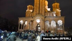 Građani ispred Crkve Svetog Marka u Beogradu na obeležavanju godišnjice ubista Olivera Ivanovića, 16. januar