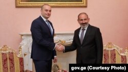Премьер-министр Грузии Мамука Бахтадзе (слева) и премьер-министр Армении Никол Пашинян (архив)