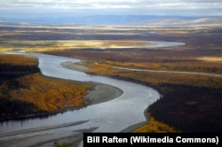 Река Коюкук осенью. Фото Билла Рафтена