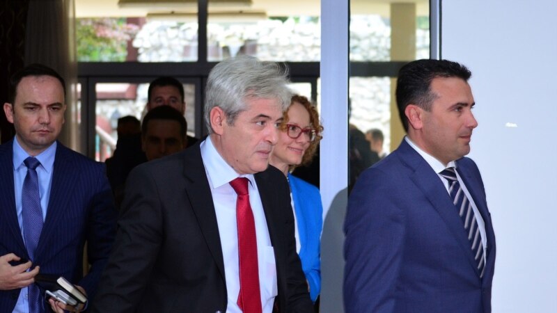 Заев и Ахмети на средба за кадровските промени во Владата 