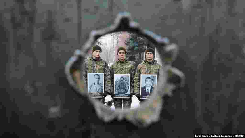 Украинские военнослужащие отмечают четвертую годовщину обороны Донецкого аэропорта в Украине. Киев, 20 января 2019 года. (Serhii Nuzhnenko, RFE/RL)