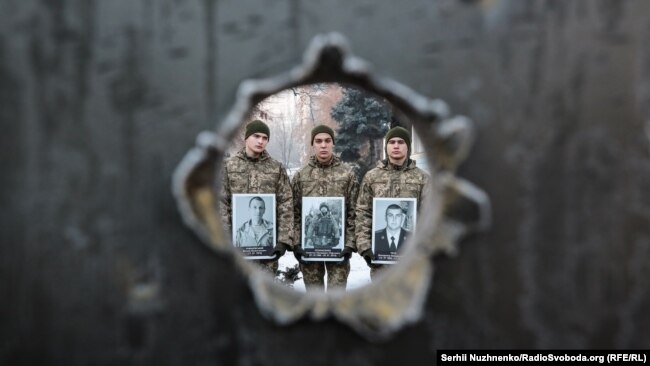 50 дзвонів. В Україні вшановують загиблих «кіборгів» – фоторепортаж