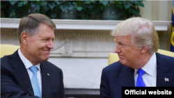 Romanian President Klaus Iohannis (left) and his U.S. counterpart Donald Trump in Washington in 2017.