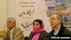 Maryam Zandi (center), the head of the National Society of Photographers