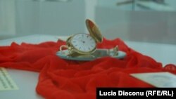 Ceasul şi inelul de aur primite de Mihai Eminescu de la tatăl său.
