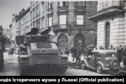 Радянський танк Т-28 на вулицях Львова. Вересень 1939 року