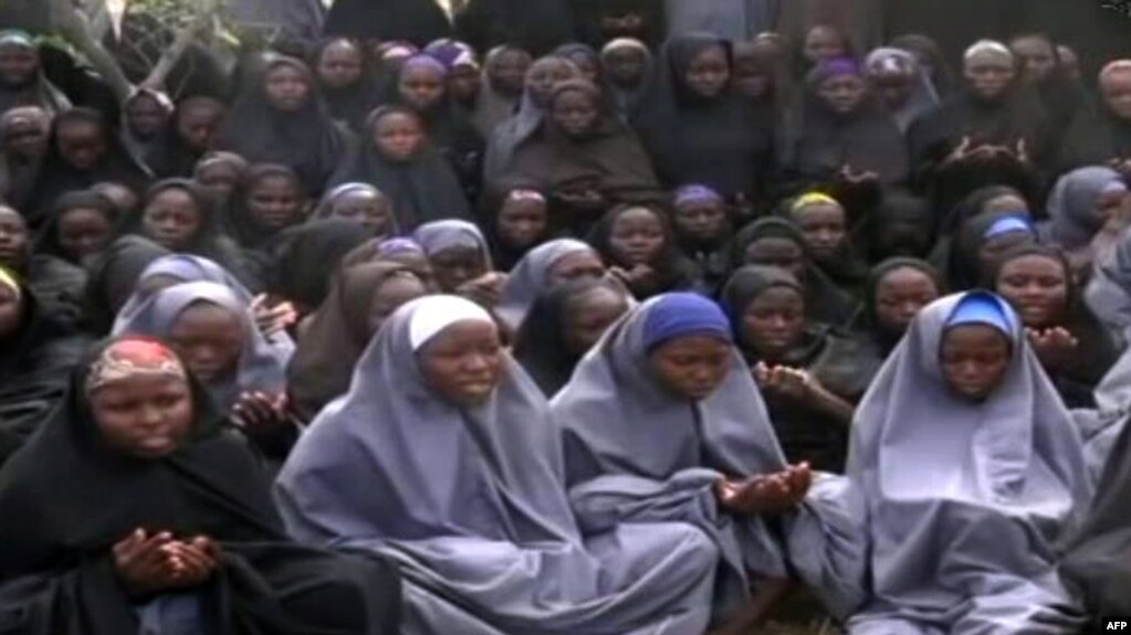 Në vitib 2014, militantët kanë rrëmbyer mbi 270 vajza nga një shkollë në qytetin Çibok të Nigerisë.