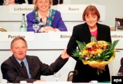 Angela Merkel e aleasă secretar general al Uniunii Creștin-Democrate, Bonn, 1998.