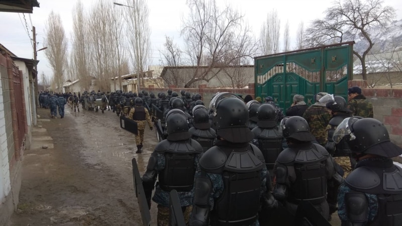 Власти: ситуация на таджикско-кыргызской границе сложная, но находится под контролем